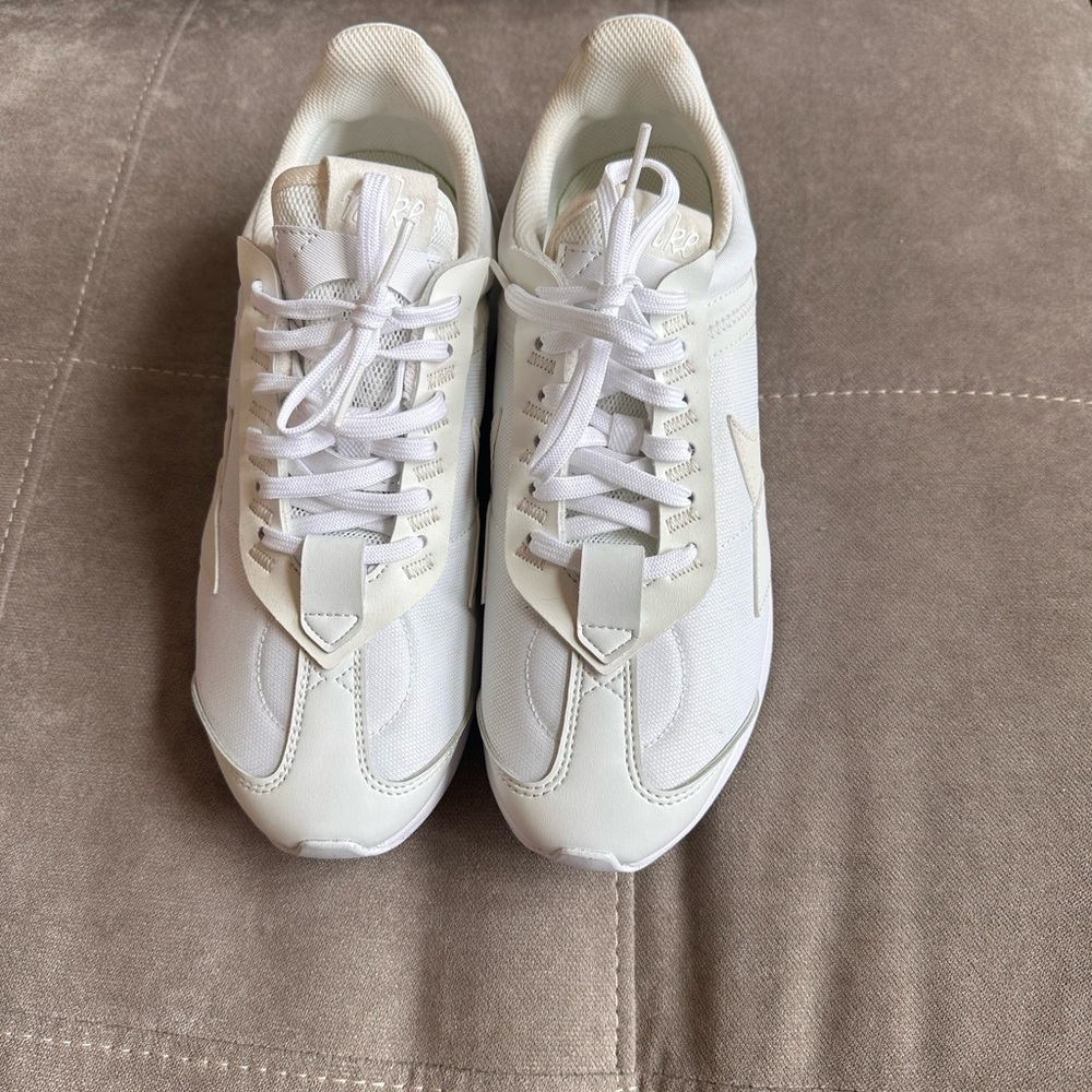 Nike White Cream Sneakers with Retro Design - Picture 3 of 7